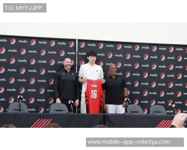 杨瀚森超远三分球惊艳全场成功登上微博热搜榜第九位