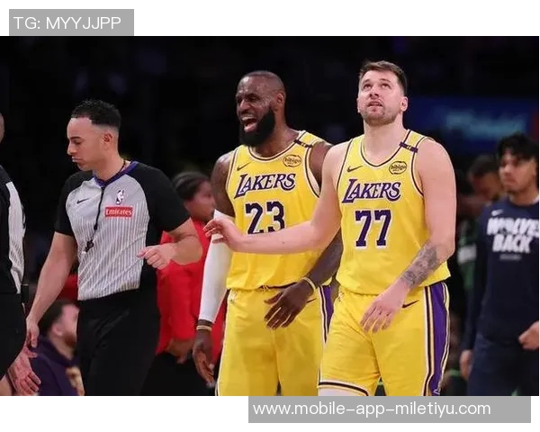 布朗调侃东詹登帝亚假摔现象表示愿意加入他们的行列 布朗调侃东詹登帝亚假摔现象表示愿意加入他们的行列