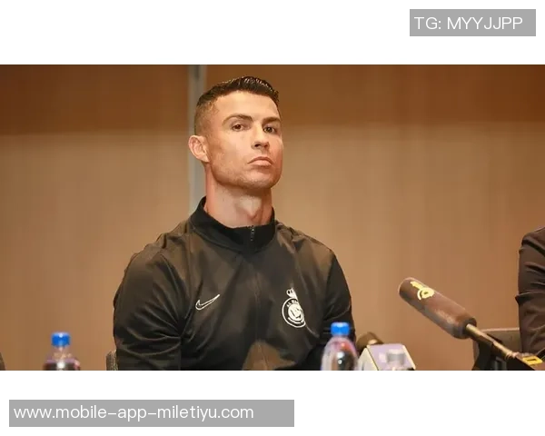 C罗获环球声望奖回应家人劝停称仍能为球队贡献为何不继续奋斗