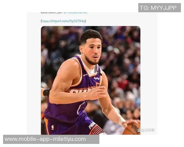 带伤作战的布克在球队中的无私奉献让人难以用言语形容其巨大贡献 带伤作战的布克在球队中的无私奉献让人难以用言语形容其巨大贡献