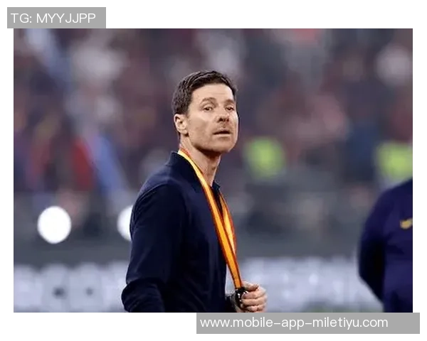 阿隆索与弗里克携手展望西超杯决战时刻共庆奖杯荣耀 阿隆索与弗里克携手展望西超杯决战时刻共庆奖杯荣耀